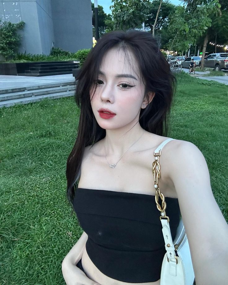 Tổng hợp những hình ảnh Xinh đẹp và Slay nhất của Hot Tiktoker "Hà 💋"