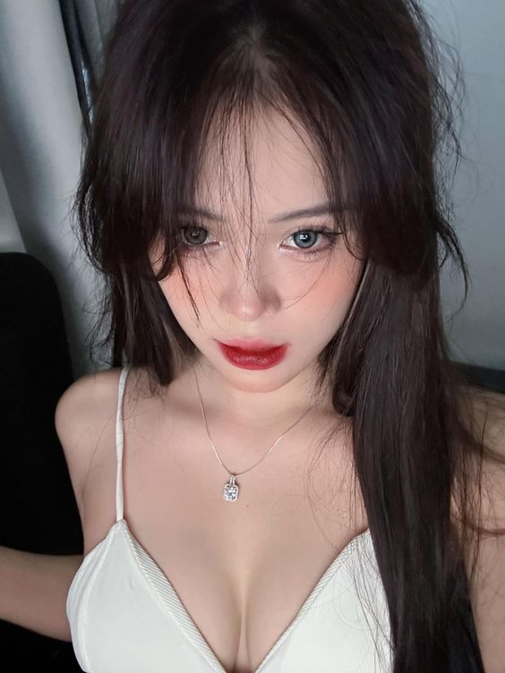 Tổng hợp những hình ảnh Xinh đẹp và Slay nhất của Hot Tiktoker "Hà 💋"