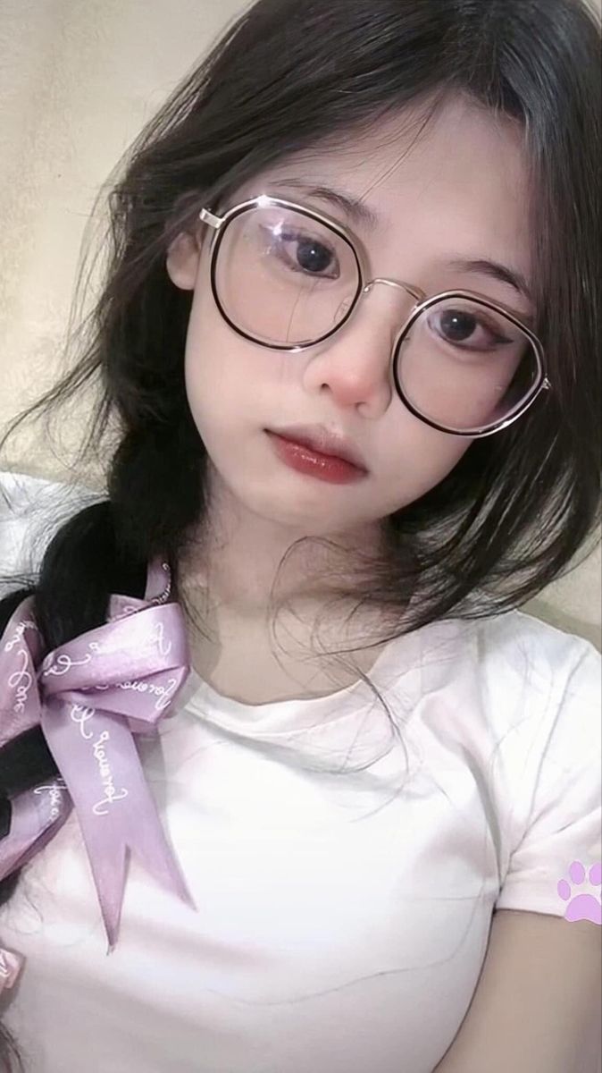 Ảnh gái xinh đeo kính Cute nhất