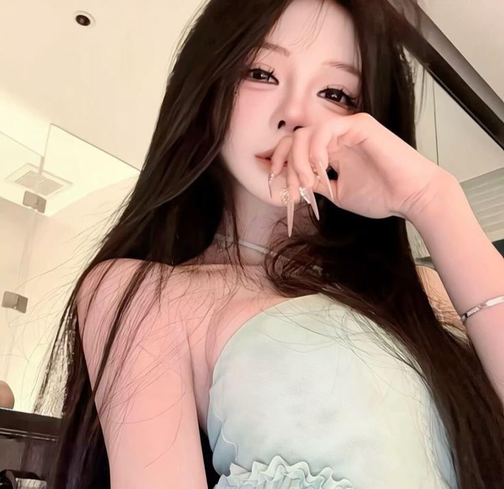 Top 25+ hình ảnh xinh đẹp và thần thái nhất của các Hotgirl 