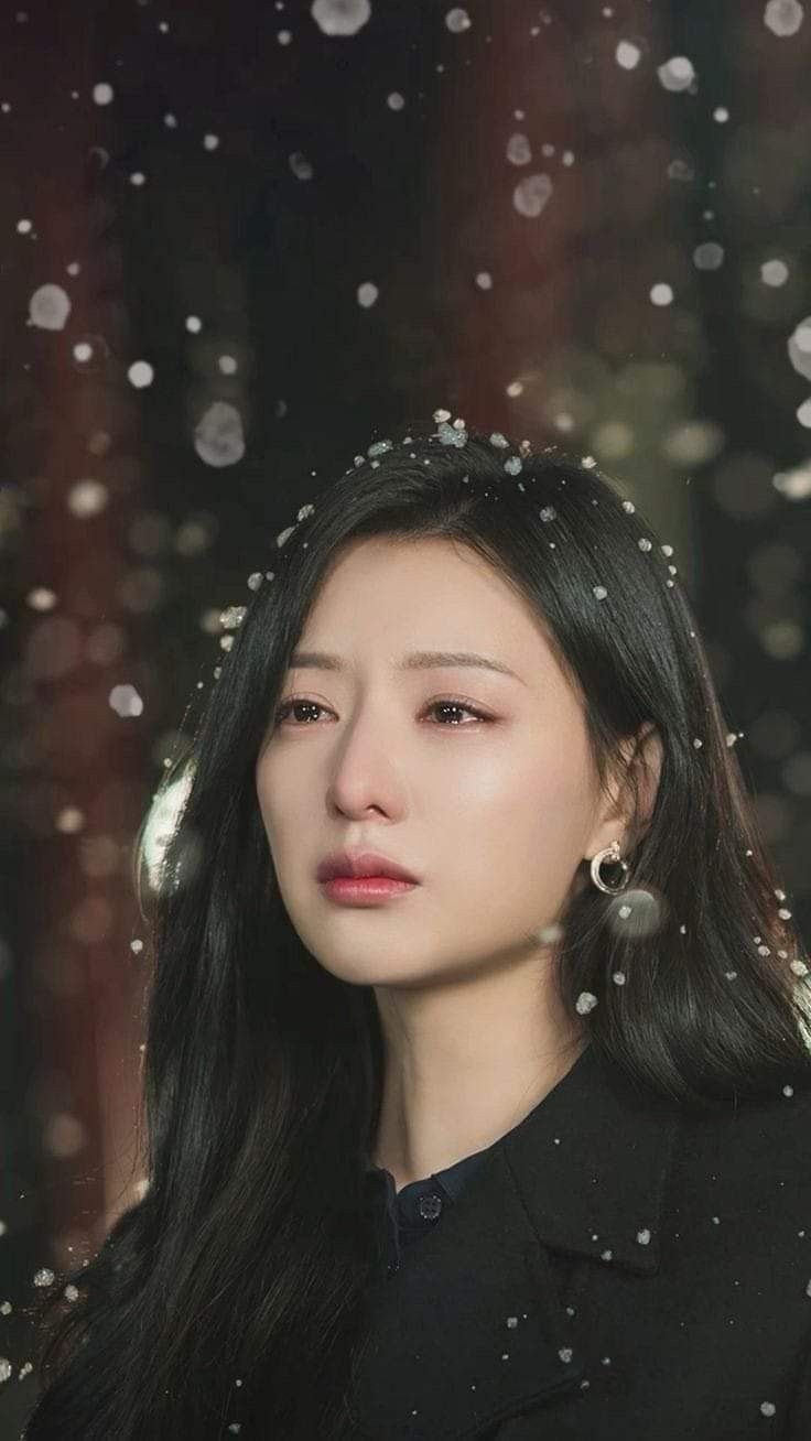 Nhan sắc và khí chất sang chảnh của cô tiểu thư tài phiệt "Hong Hae In" trong phim Queen Of Tears