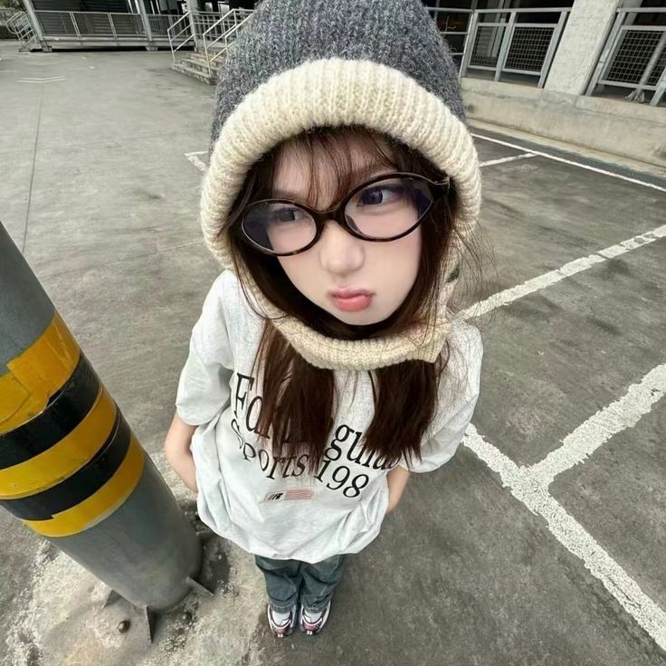 Top 90+ ảnh gái xinh đeo kính cực Cute và đáng yêu nhất 