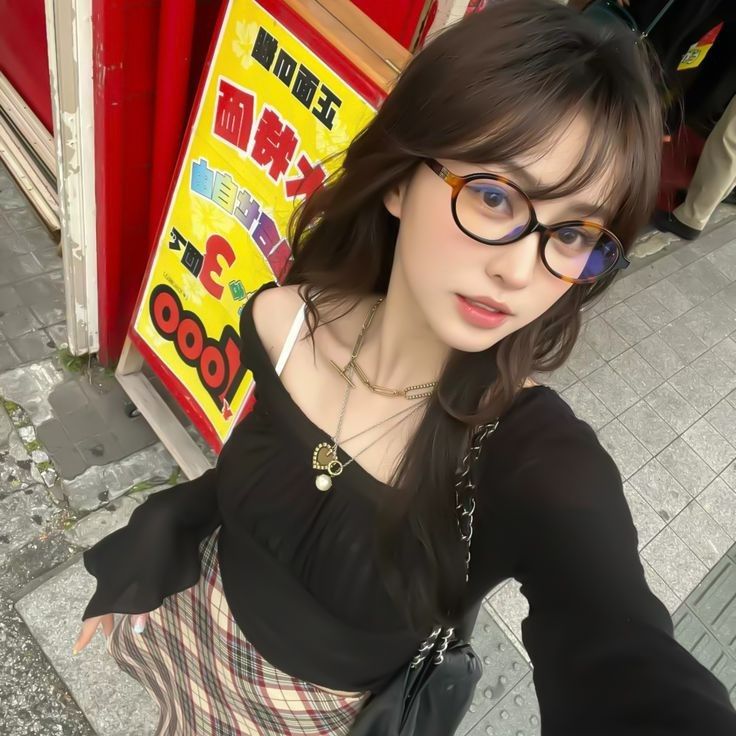 Top 90+ ảnh gái xinh đeo kính cực Cute và đáng yêu nhất 